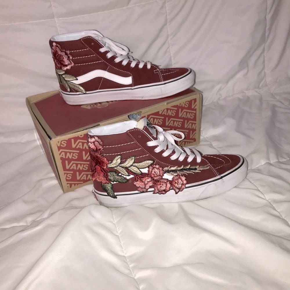 Size 9 in men’s floral print burgundy vans
